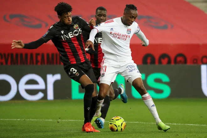 Lyonov nizkoproračunski Zimbabvijec Tino Kadewere, desno, bi bil lahko presenečenje za bogati Paris Saint-Germain. FOTO: Valery Hache/AFP