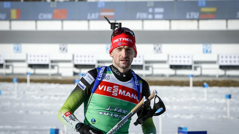 Fotografija: Jakov Fak v teh dneh vadi na Pokljuki, kjer bo februarsko svetovno prvenstvo. FOTO: Matej Družnik/Delo