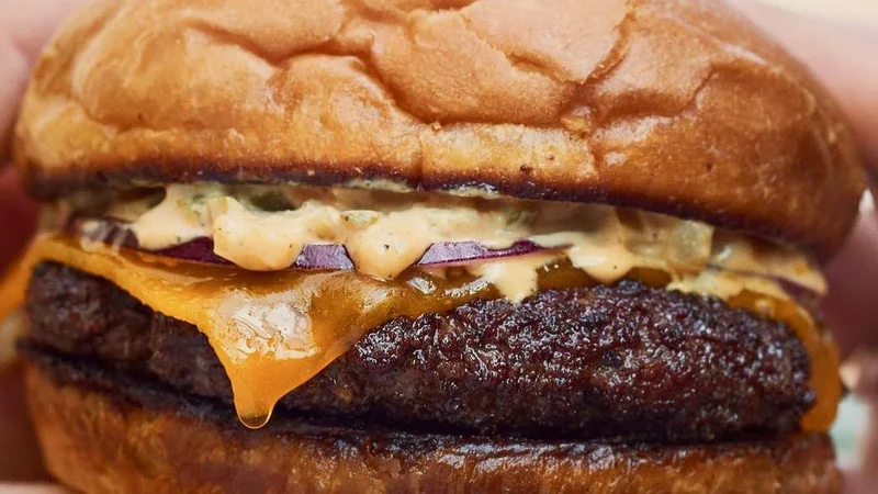 Fotografija: Vsi so hoteli burger, je ugotovil René Redzepi, ko je spet lahko delal. FOTO: Popl Burger