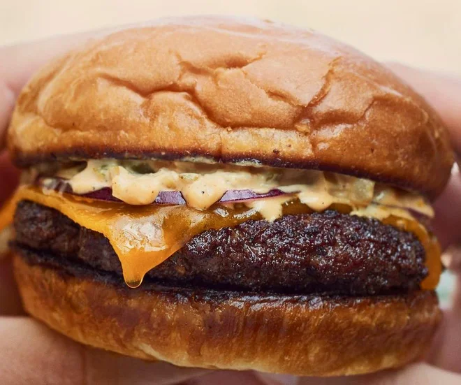 Vsi so hoteli burger, je ugotovil René Redzepi, ko je spet lahko delal. FOTO: Popl Burger