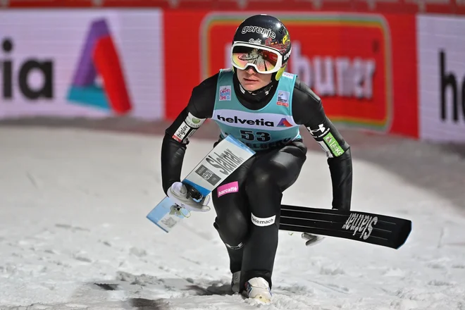Anže Lanišek že komaj čaka na jutrišnji štart 69. novoletne turneje v Oberstdorfu. FOTO: Fabrice Coffrini/AFP