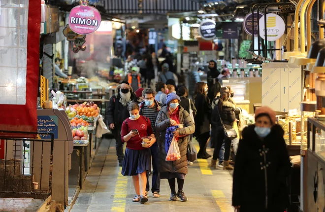 Prizor iz Jeruzalema pred začetkom tretjega zaprtja države. FOTO: Ammar Awad/Reuters