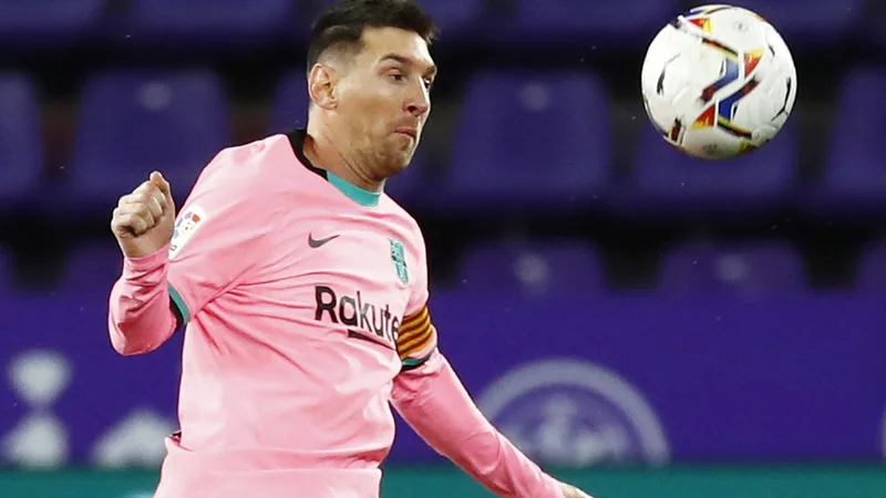 Fotografija: Lionel Messi se ta čas nahaja v Argentini, Ousmane Dembele že redno vadi s soigralci. FOTO: Juan Medina/Reuters