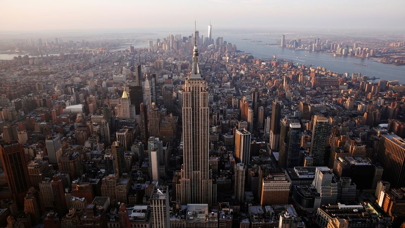 Fotografija: V dvanajstih mesecih do julija je New York po podatkih urada za popis prebivalstva izgubil 0,65 odstotka prebivalcev. Če bo šlo tako naprej, bo istoimenska zvezna država izgubila tudi sedež v ameriškem predstavniškem domu. FOTO: Lucas Jackson/Reuters