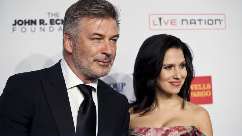 Fotografija: Alec Baldwin je skoraj tri desetletja mlajši ženi stopil v bran in medije obtožil širjenja lažnih novic. FOTO: Eduardo Munoz/ Reuters
