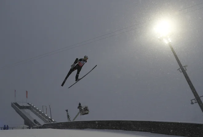 Anže Lanišek je bil osmi v kvalifikacijah. FOTO: Kai Pfaffenbach/Reuters