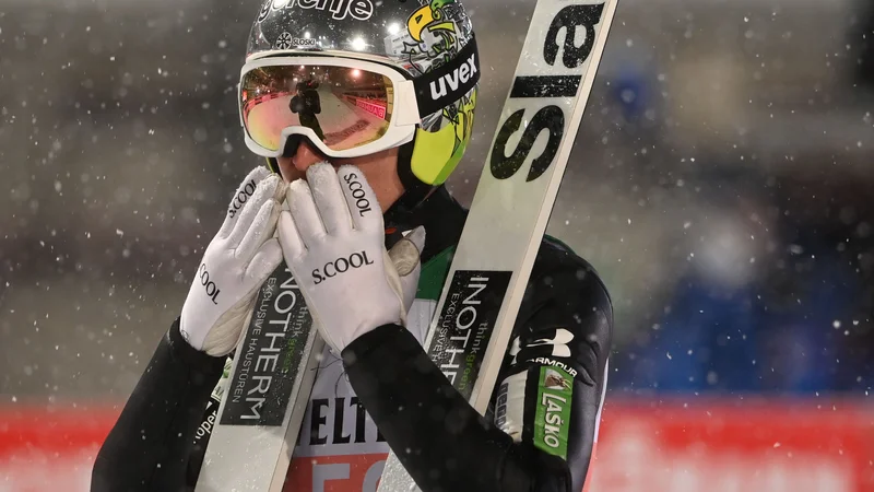 Fotografija: Anže Lanišek iz skoka v skok dokazuje, da je v vrhunski formi. FOTO: Christof Stache/AFP