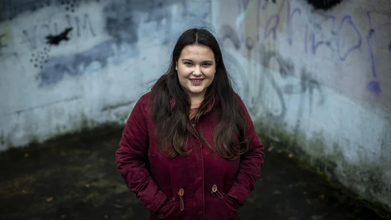 Selma Skenderović je bila v okviru <em>Festivala mlade literature Urška</em> nedavno ovenčana z nazivom uršljanke. FOTO: Voranc Vogel