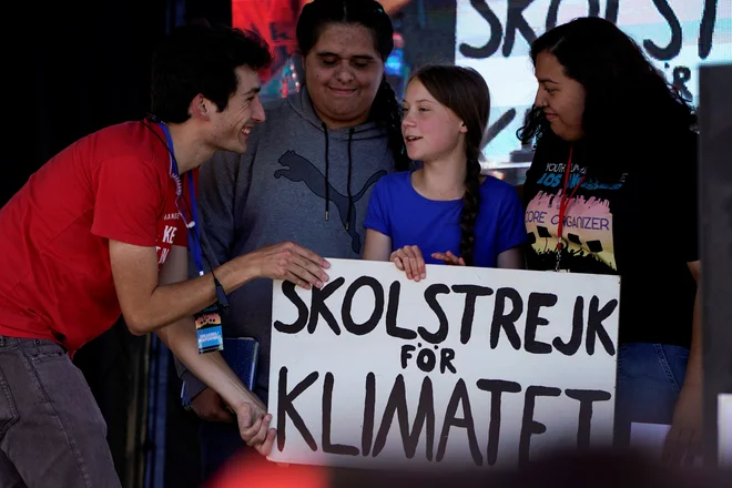 Okoljevarstvenica je somišljenike našla povsod po svetu, z njimi je protestirala tudi v Los Angelesu. FOTO: Mike Blake/Reuters