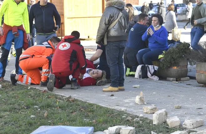 Potres je uničil več stavb. FOTO: Damir Krajac / Cropix