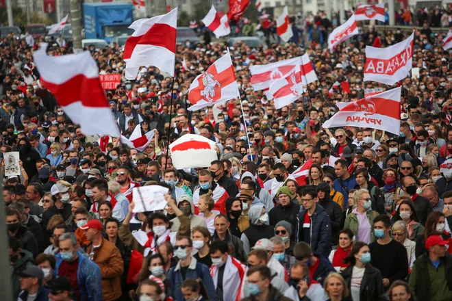 Množične demonstracije je zanetila ponovna volilna zmaga dolgoletnega zadnjega evropskega diktatorja Aleksandra Lukašenka. FOTO: Reuters