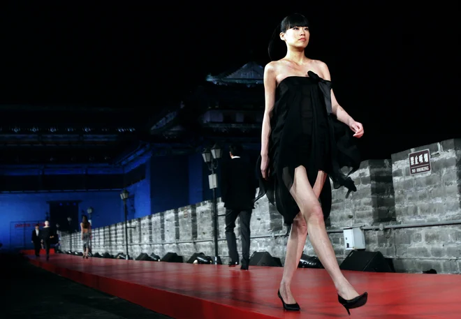 Modna revija kolekcije Pierra Cardina leta 2007. FOTO: AFP