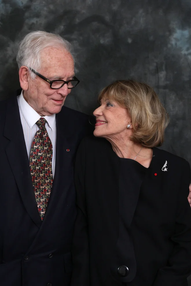 Pierre Cardin s francosko igralko Jeanne Moreau. FOTO: AFP<br />