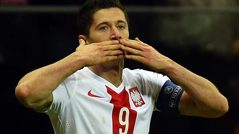 Fotografija: Robert Lewandowski je poljski reprezentant pri Bayernu, pri katerem je nekoč podobno neusmiljeno tresel mreže Gerd Müller. FOTO: Janek Skarzynski/AFP