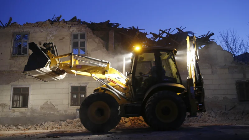 Fotografija: Posledice potresa v hrvaškem mestu Petrinja. FOTO: Blaž Samec/Delo