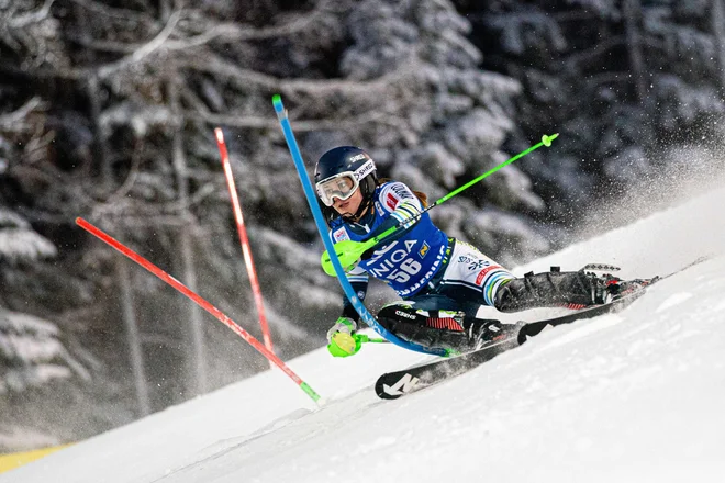 Ajdovka Andreja Slokar, njen oče Andrej je bil odličen košarkar, je odlično opravila s prvo progo na Semmeringu, tudi v finalu je napadla, a se je vse sklenilo z odstopom. FOTO: Florian Schroetter/AFP