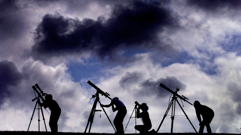 Fotografija: Astronomi so navedeni le prav na koncu pri Društvu matematikov, fizikov in astronomov, svoje organizacije pa nimajo. Astronomija ne obstaja niti kot razred na SAZU! Foto Ian Waldie/Reuters