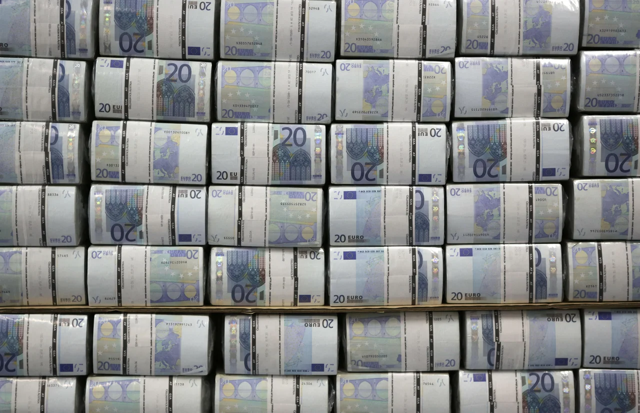 Fotografija: Bistvo fiskalnega pravila je v tem, da so vlade vsaj nekoliko omejene pri svojem trošenju. FOTO: Leonhard Foeger/Reuters