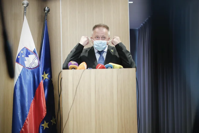 Zdravko Počivalšek je svet stranke prepričeval, da rušenje vlade prek sodelovanja SMC v Koaliciji ustavnega loka nima smisla. FOTO: Uroš Hočevar/Delo