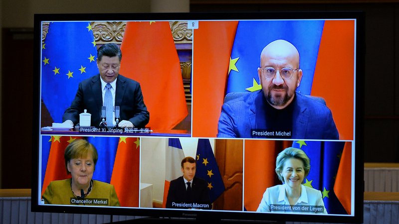 Fotografija: Na današnji videokonferenci so sodelovali Xi Jinping, Charles Michel, Angela Merkel, Emmanuel Macron in Ursula von der Leyen. FOTO: Johanna Geron/Reuters