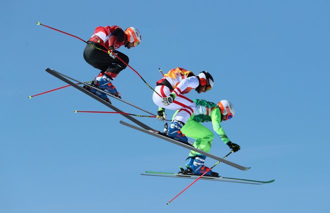 Filip Flisar (v zelenem) na olimpijskih igrah v Pjongčangu. FOTO: Mike Blake/Reuters