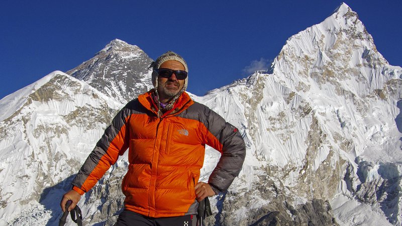 Fotografija: Franci Pogačar pod Everestom. FOTO: osebni arhiv