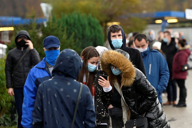 Skupno so na Slovaškem doslej potrdili 179.543 okužb z novim koronavirusom. Umrlo je 2138 bolnikov s covidom-19, na spletni strani poroča Reuters. FOTO: Radovan Stoklasa/Reuters