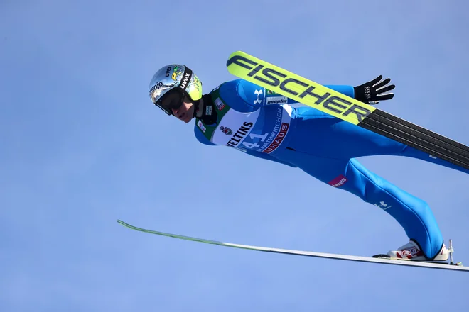 Peter Prevc je bil drugi najboljši Slovenec. FOTO: Kai Pfaffenbach/ Reuters
