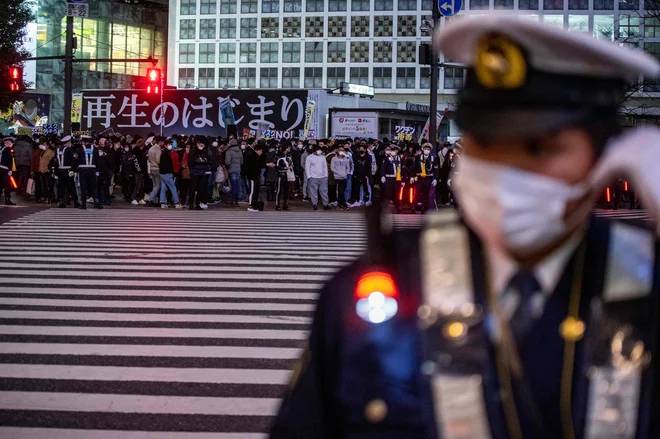 Četrt Šibuja v Tokiu na zadnji dan leta. FOTO: Philip Fong/AFP