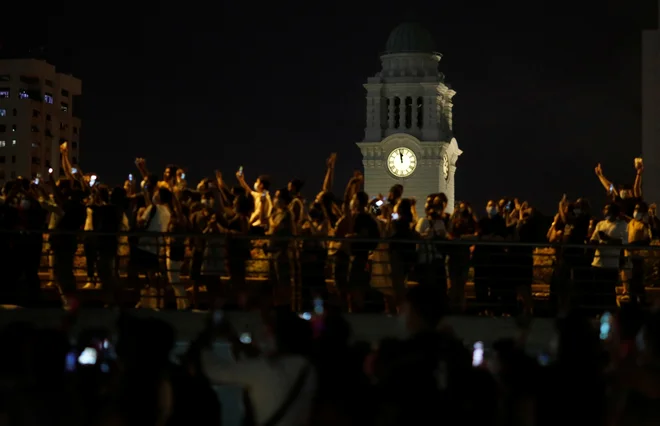 Odštevanje je bilo množično tudi v Singapuru. FOTO: Edgar Su/Reuters