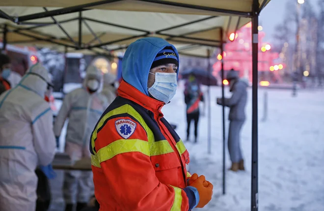 Od vseh 48 sprejetih urgentnih bolnikov so jih več kot 30 sprejeli na kirurškem oddelku. FOTO: Blaž Samec/Delo