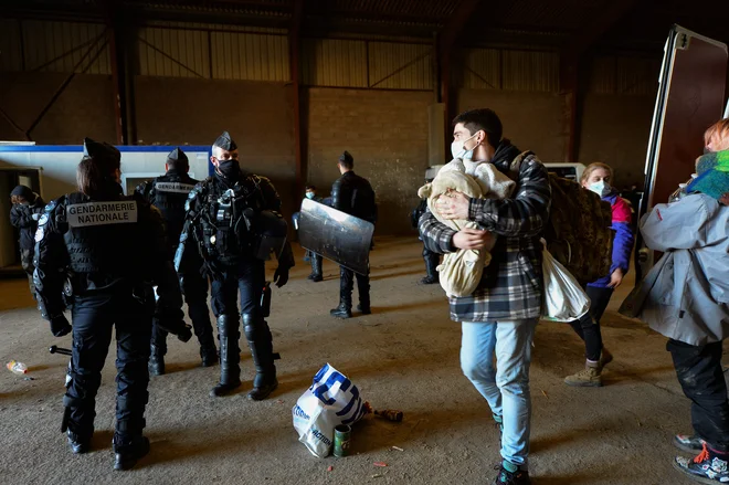 Francoska policija je prekinila rejv zabavo.&nbsp;FOTO: Jean-Francois Monier/AFP