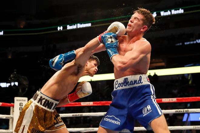 Ryan Garcia (levo) je v sedmi rundi nokavtiral Luka Campbella. FOTO: Tim Warner/AFP