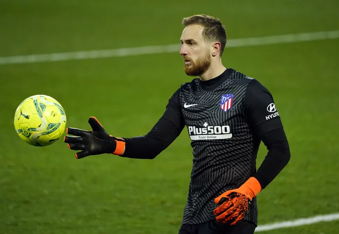 Jan Oblak v tej sezoni sodi med najboljše v Evropi. Na gostovanju v Alavesu je prejel šele šesti gol (29:6). FOTO: Vincent West/Reuters