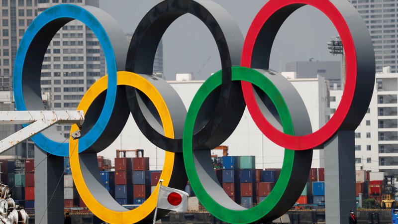 Fotografija: Olimpijski krogi so, tokijske igre pa še čakajo na uradni začetek.
FOTO: Reuters