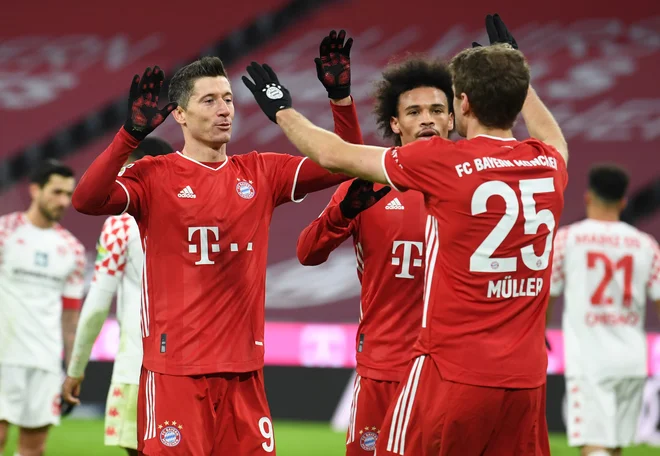 Robert Lewandowski je z 19. goli vodilni strelec bundeslige. FOTO: Andreas Gebert/Reuters