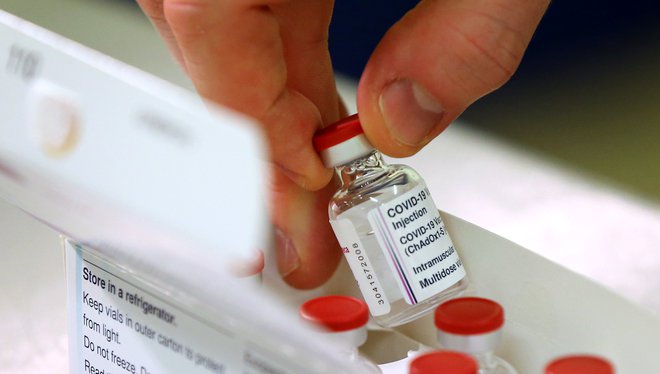Cepivo AstraZenece. FOTO: Gareth Fuller/Reuters