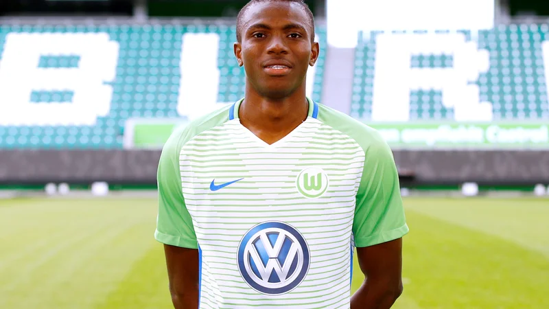 Fotografija: Victor Osimhen, še v dresu Wolfsburga, bo plačal za razmetavanje z denarjem. FOTO: Hannibal Hanschke/Reuters