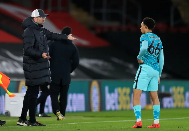 Tudi Trent Alexander-Arnold ni upravičil zaupanja trenerja Jürgna Kloppa. FOTO: Adam Davy/Reuters