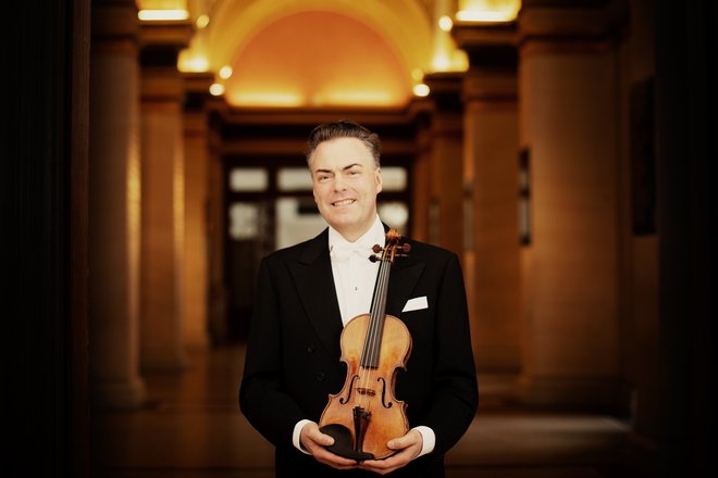 Daniel Froschauer z violino <em>Stradivari ex Benvenuti, ex Halphen</em><br />
Foto Dunajski filharmoniki/Julia Wesely