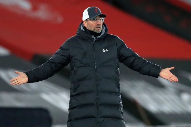 Jürgen Klopp ni bil zadovoljen s sojenjem&nbsp;Andreja Marrinerja. FOTO: Adam Davy/AFP