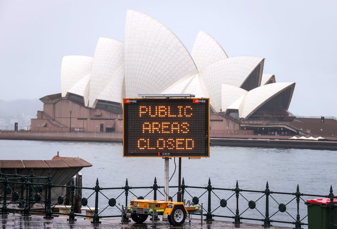 Umetniški vodja Sydneyjske opere Lyndon Terracini je dejal, da je današnje ponovno odprtje svetovno znane operne hiše simbol upanja za industrijo uprizoritvenih umetnosti, ki jo je ohromila pandemija. FOTO: David Gray/AFP