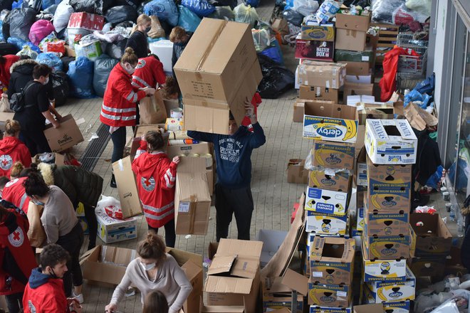 Zbiranje pomoči poteka po številnih hrvaških mestih. FOTO: Luka Gerlanc/Cropix
