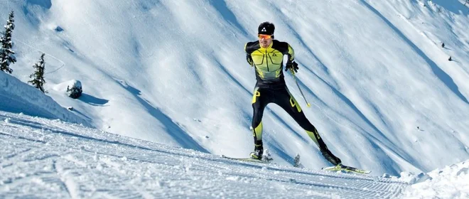 Smuči za drsalno tehniko so krajše v primerjavi s smučmi za klasiko. Imajo manj izrazito krivino in so označene z oznako Skating (drsalna tehnika). FOTO: Arhiv proizvajalca/Fischer