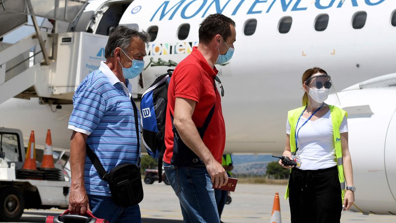 Fotografija: Montenegro Airlines je eden od osmih letalskih prevoznikov, ki naj bi prejel subvencijo slovenske države za ponovno vzpostavitev letalskih povezav s Slovenijo v letošnji poletni sezoni. FOTO: Savo Prelević/AFP