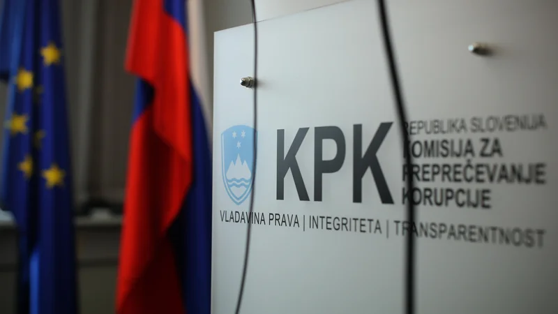 Fotografija: Ravenski občinski svetnik se z ugotovitvami KPK ne strinja. Pravi, da ima KPK sicer enake vatle za vse državljane, a le, če so pravilne politične usmeritve. FOTO: Jure Eržen/Delo