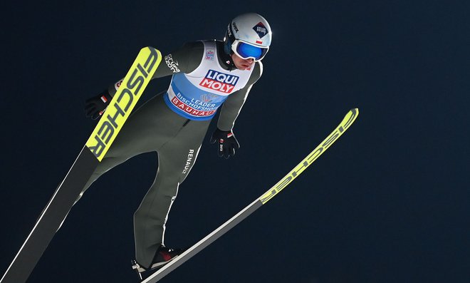 Poljskemu šampionu Kamilu Stochu najbolje kaže v boju za »zlatega orla«. FOTO: Christof Stache/AFP<br />
 