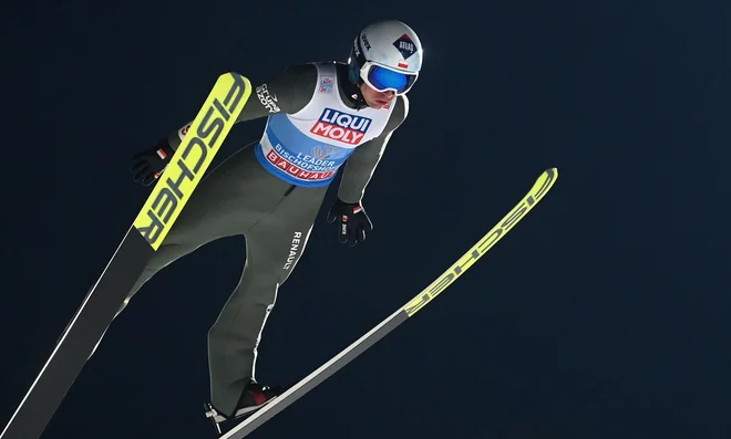 Poljskemu šampionu Kamilu Stochu najbolje kaže v boju za »zlatega orla«. FOTO: Christof Stache/AFP<br />