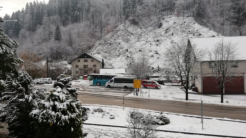 Fotografija: Velik del države je pod snegom, ceste so poledenele in spolzke. FOTO: Ka. M.