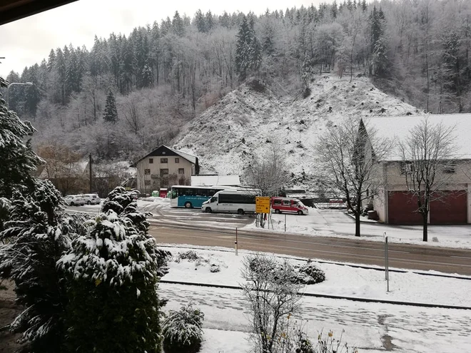 Velik del države je pod snegom, ceste so poledenele in spolzke. FOTO: Ka. M.
